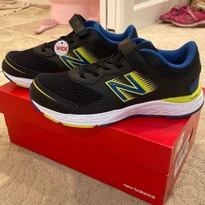 NWT New Balance Size 4.5W Boys